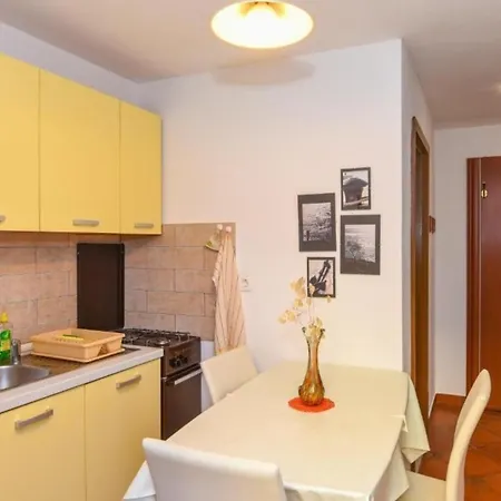 Fuer 2 Personen Ca 30 Qm In Rabac, Istrien Bucht Von Apartment
